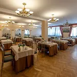 Біла Акація 3*