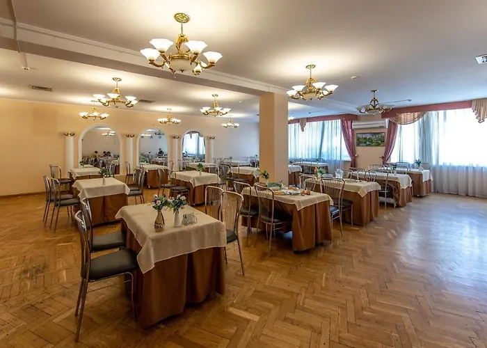 Біла Акація 3*