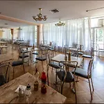 Отель Біла Акація