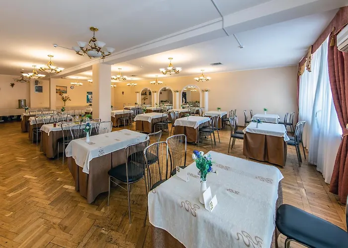 Біла Акація Готель